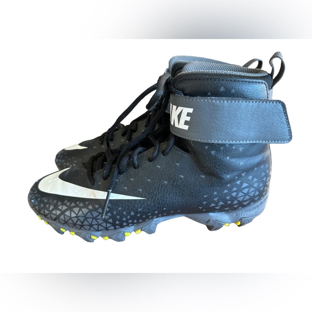 Nike‎ Youth Force Savage Shark Football Cleats Black Grey Size 6 Hi Top B18